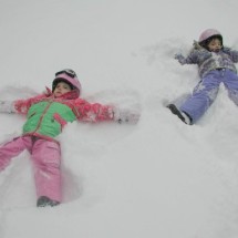 Зимнее детское развлечение — «Изобрази снежного ангела!»